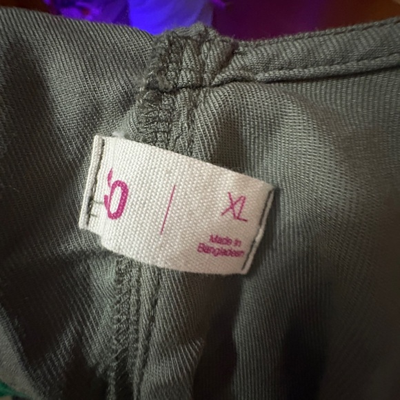 Sleeveless Olive Green Button-Front Women's overalls - Picture 3 of 3